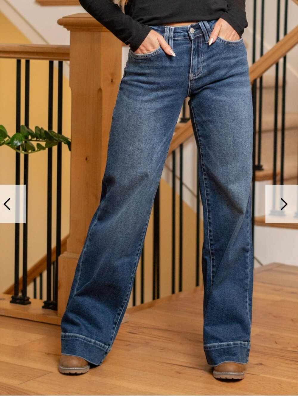 Lovervet High-Rise Wide Leg Trouser Jeans Jeans in Medium Blue Wash Size 31